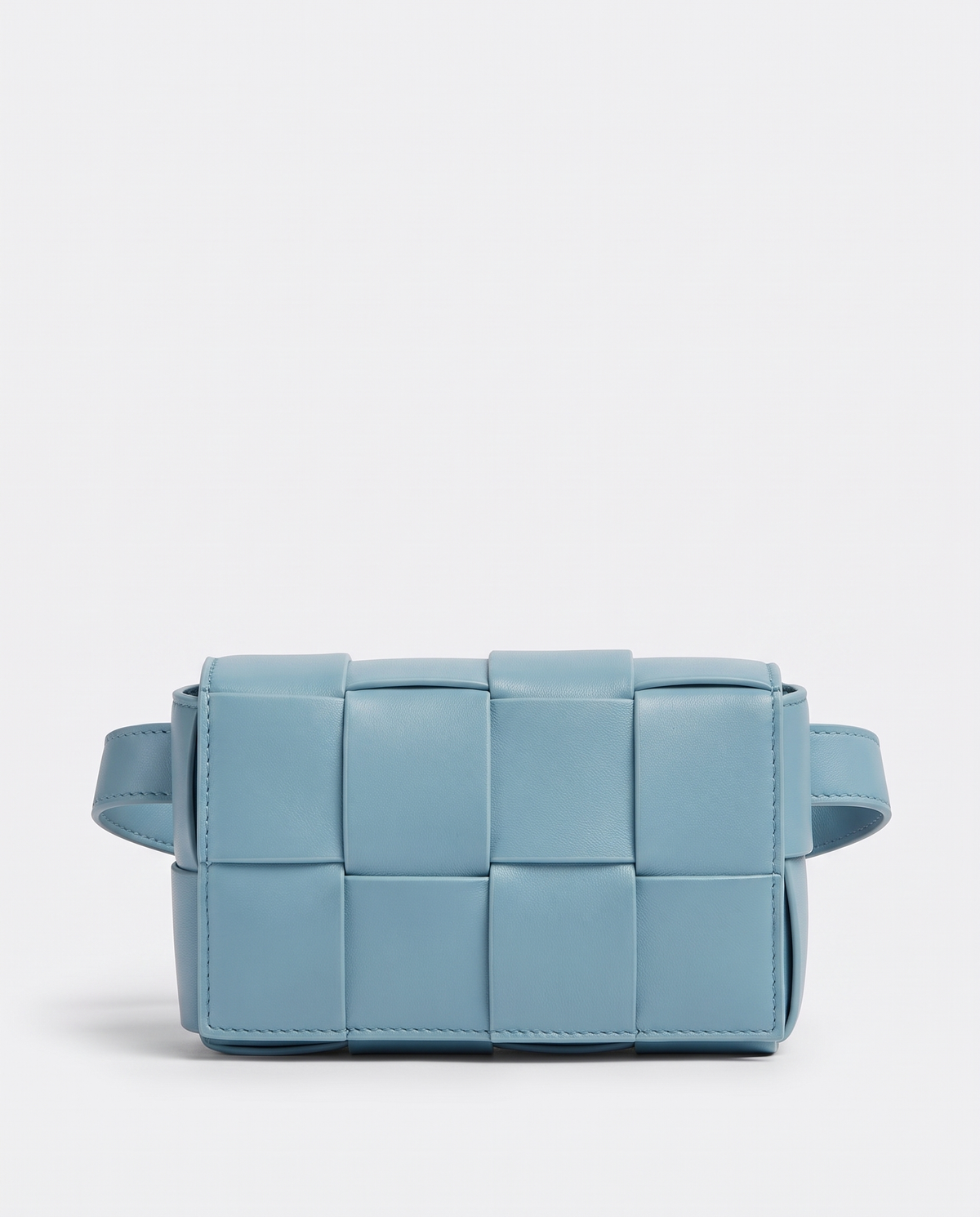 Cassette padded woven leather belt bag in Blue – front view