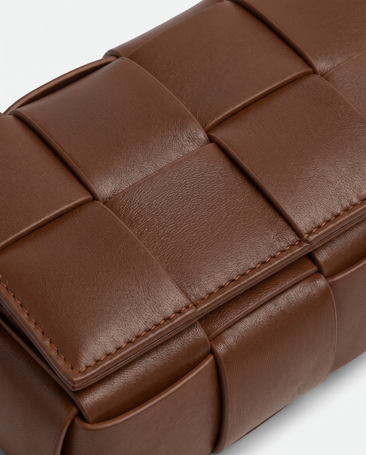 Cassette padded woven leather belt bag in Brown – close-up of the padded woven leather