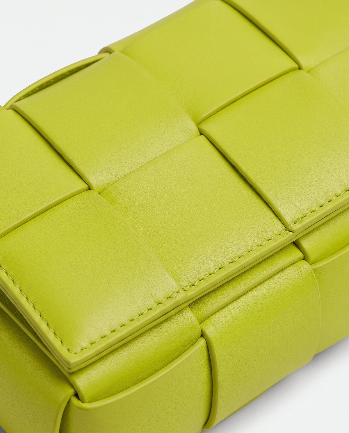 Cassette padded woven leather belt bag in Lime – close-up of the padded woven leather