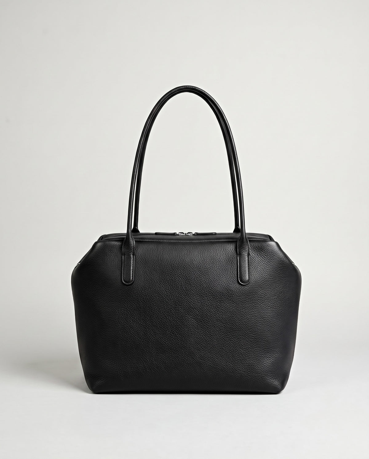 Pavia leather tote in Black – back view