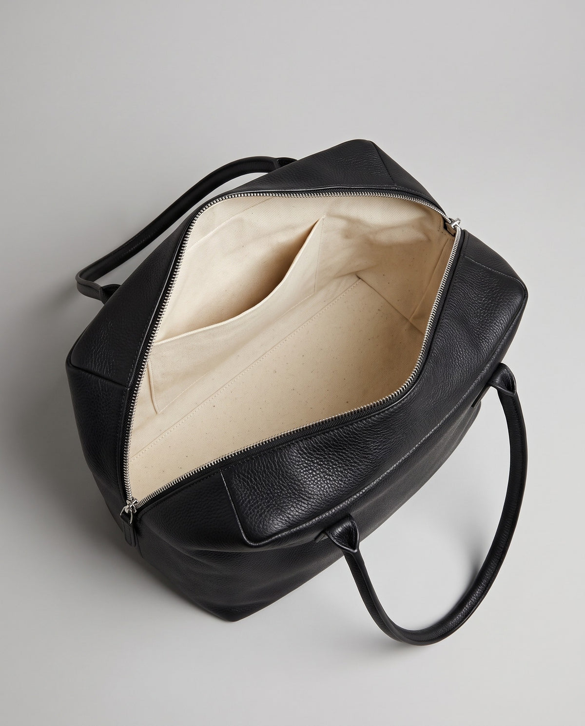 Pavia leather tote in Black – inside view