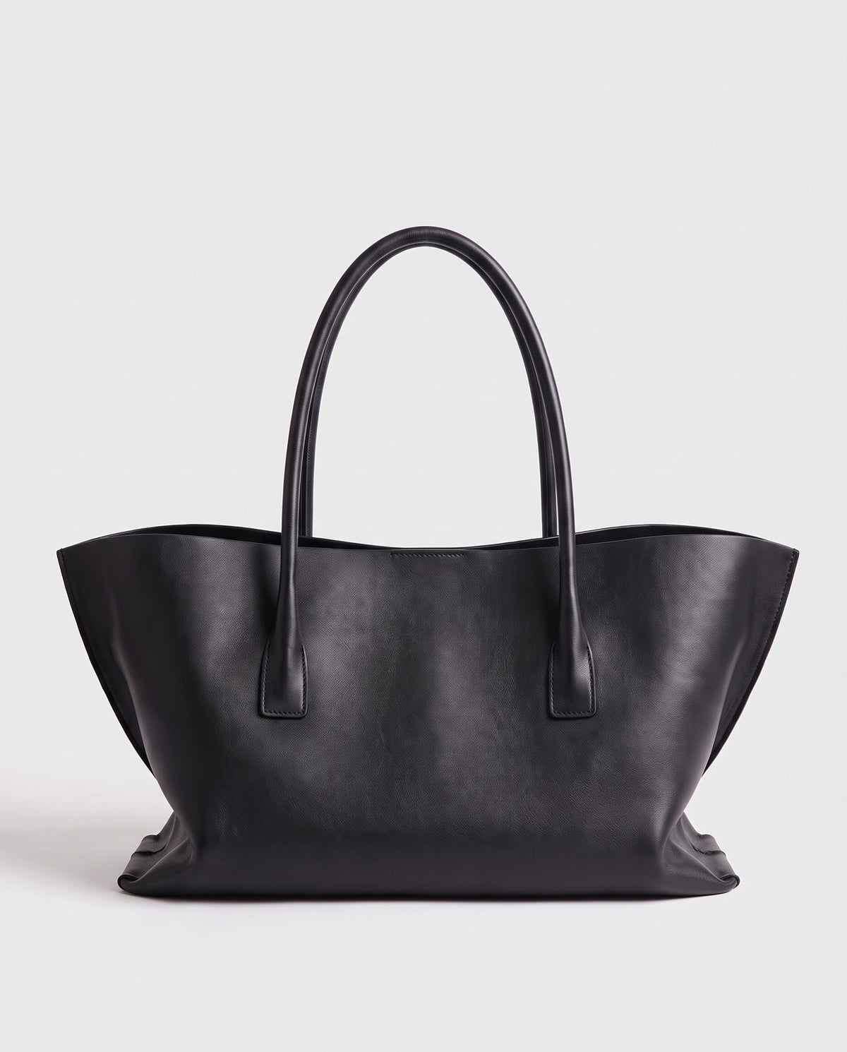 Piano leather tote in Black – back view