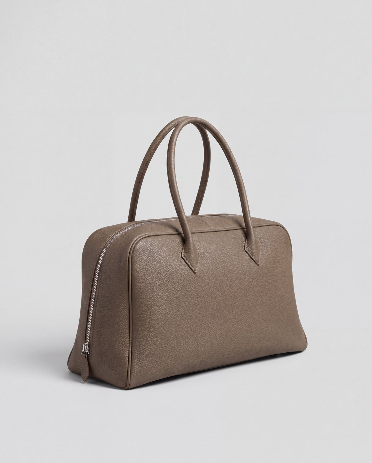 Pillow bag in Taupe – three-quarter view