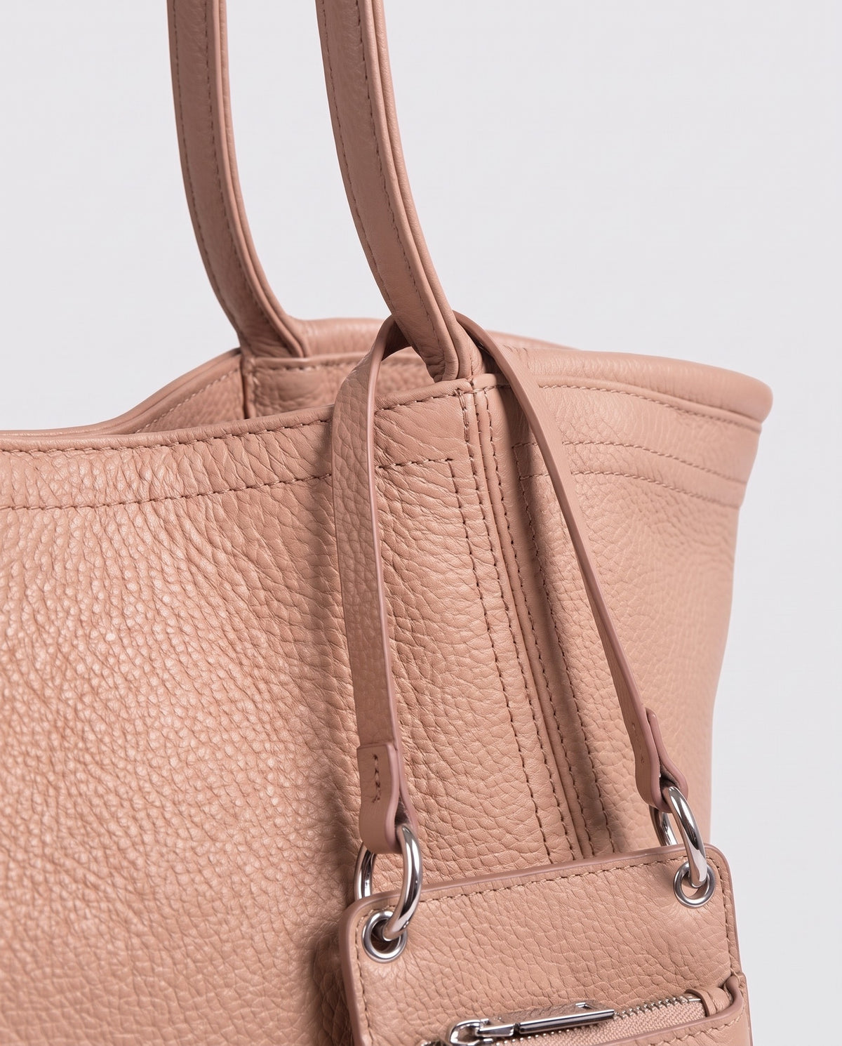 Prima leather tote in Blush – close-up of the leather and stitching