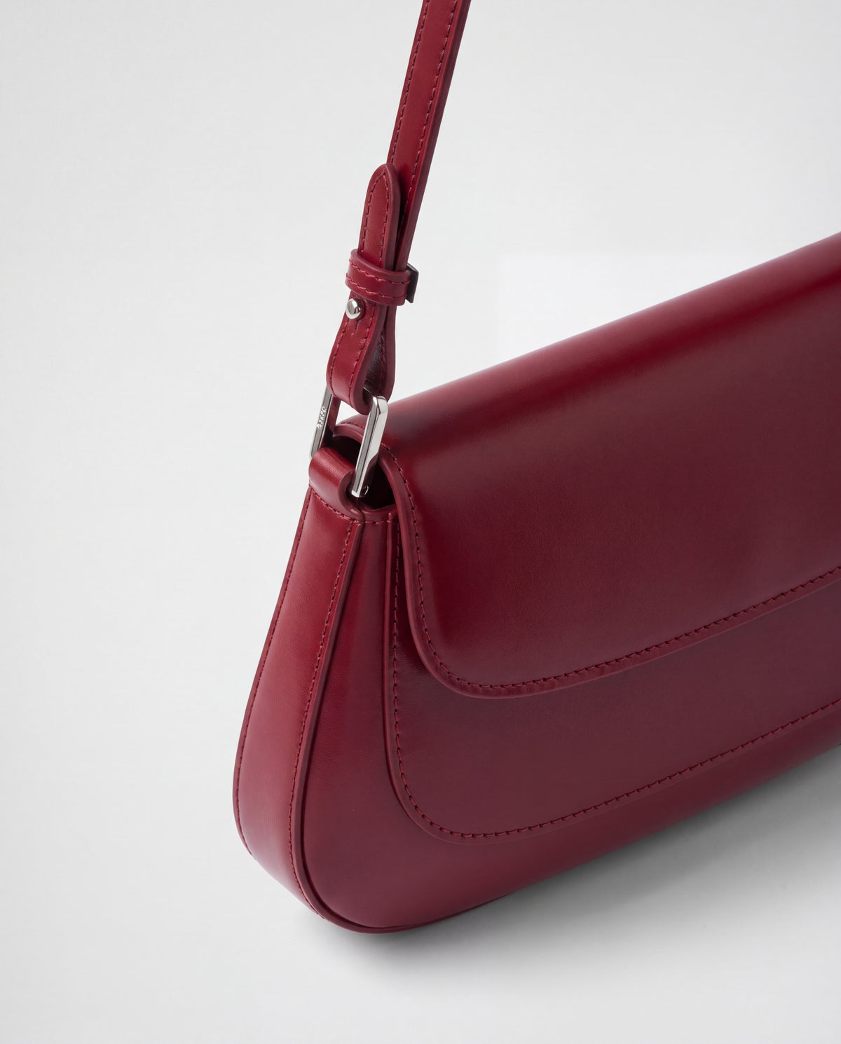 Rue bag in Red – leather detail