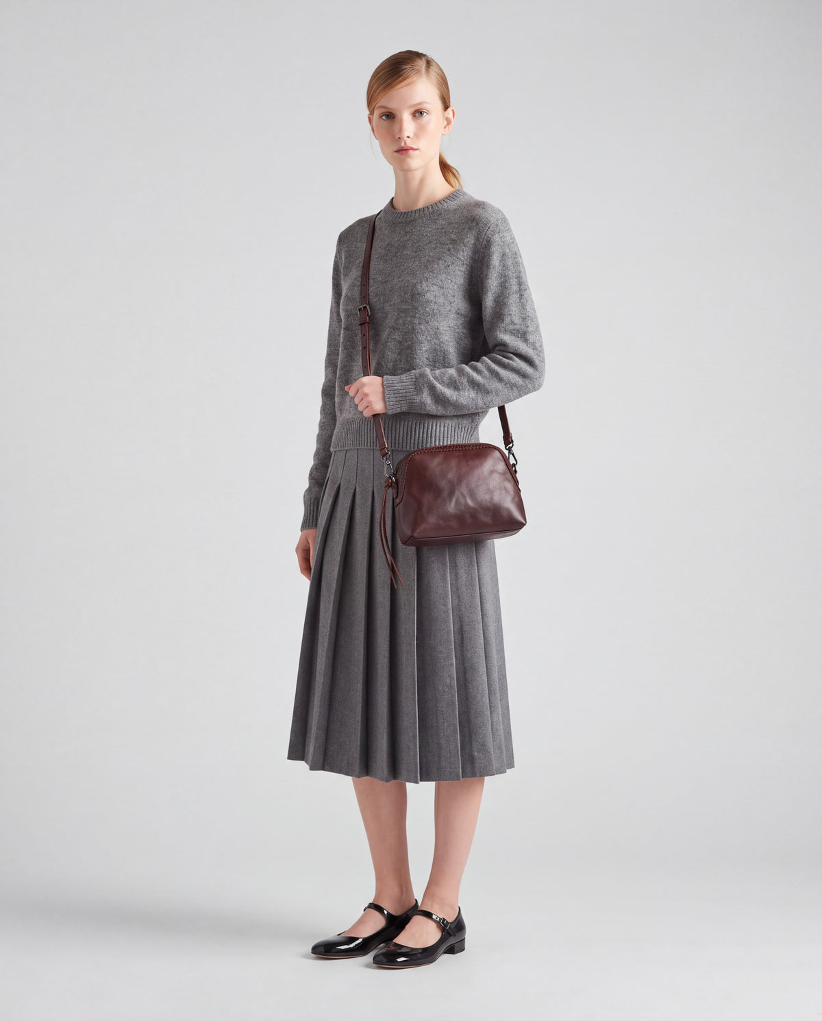 Shell bag in Coffee – worn by model, full length