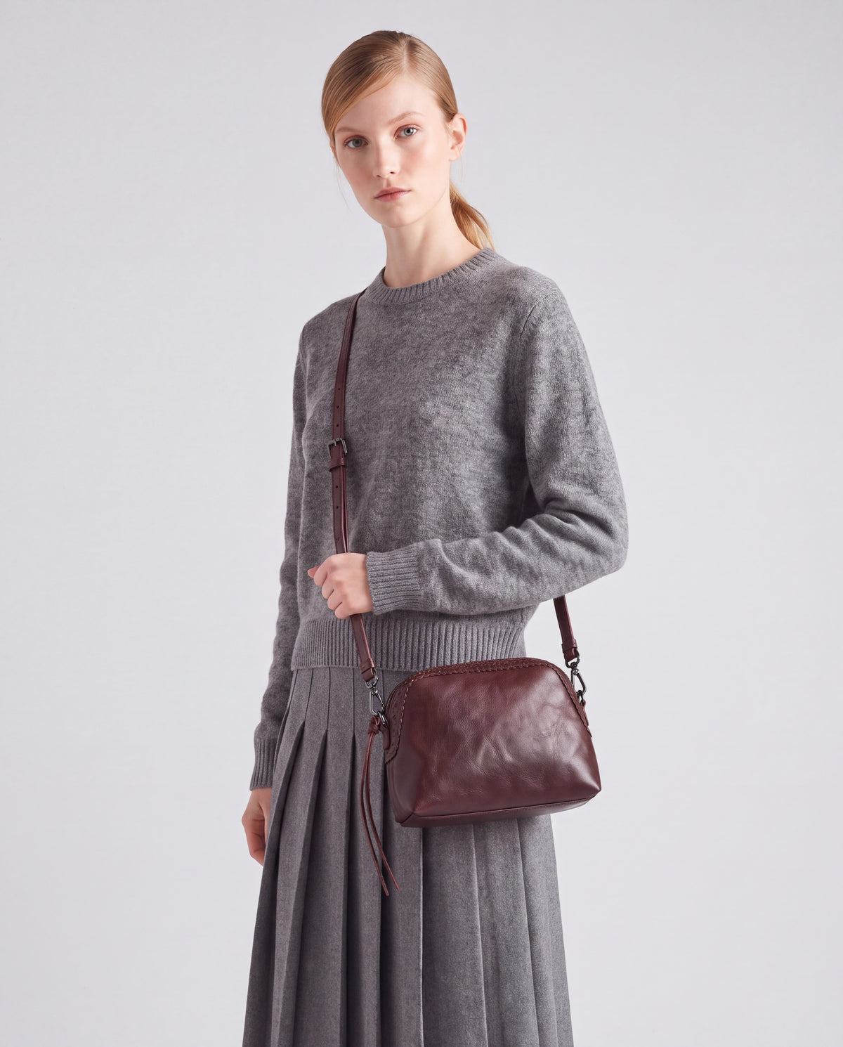 Shell bag in Coffee – carried by model, close-up