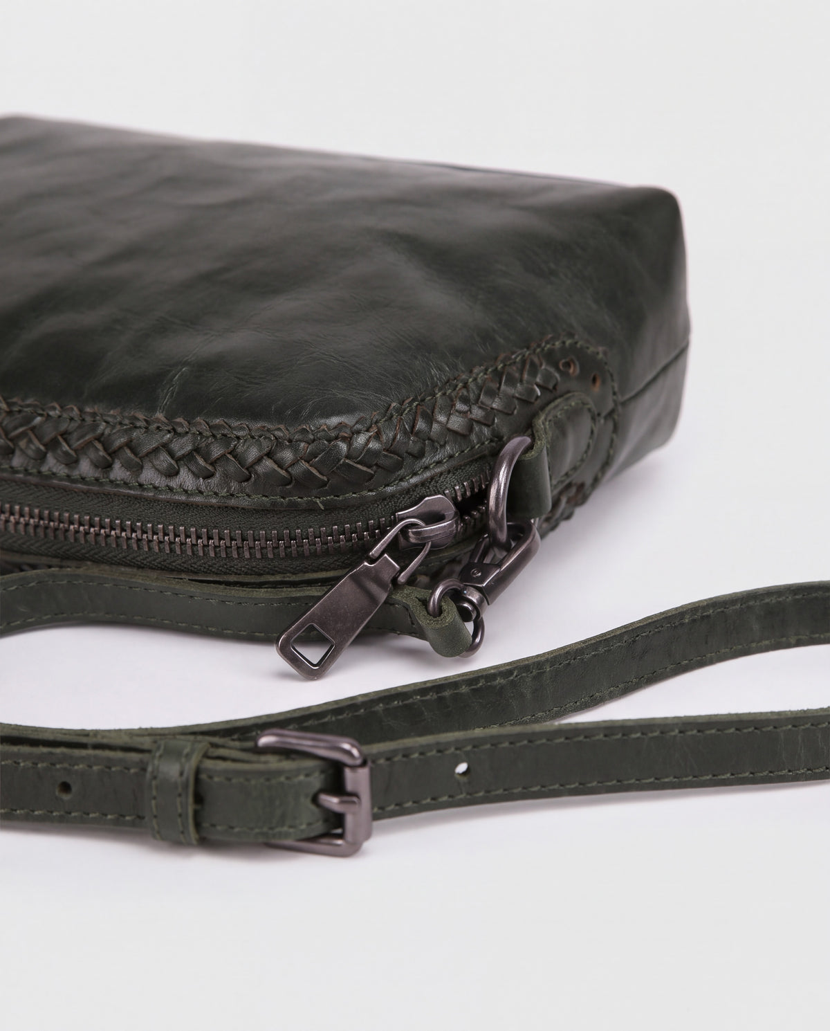 Shell bag in Green – hardware detail