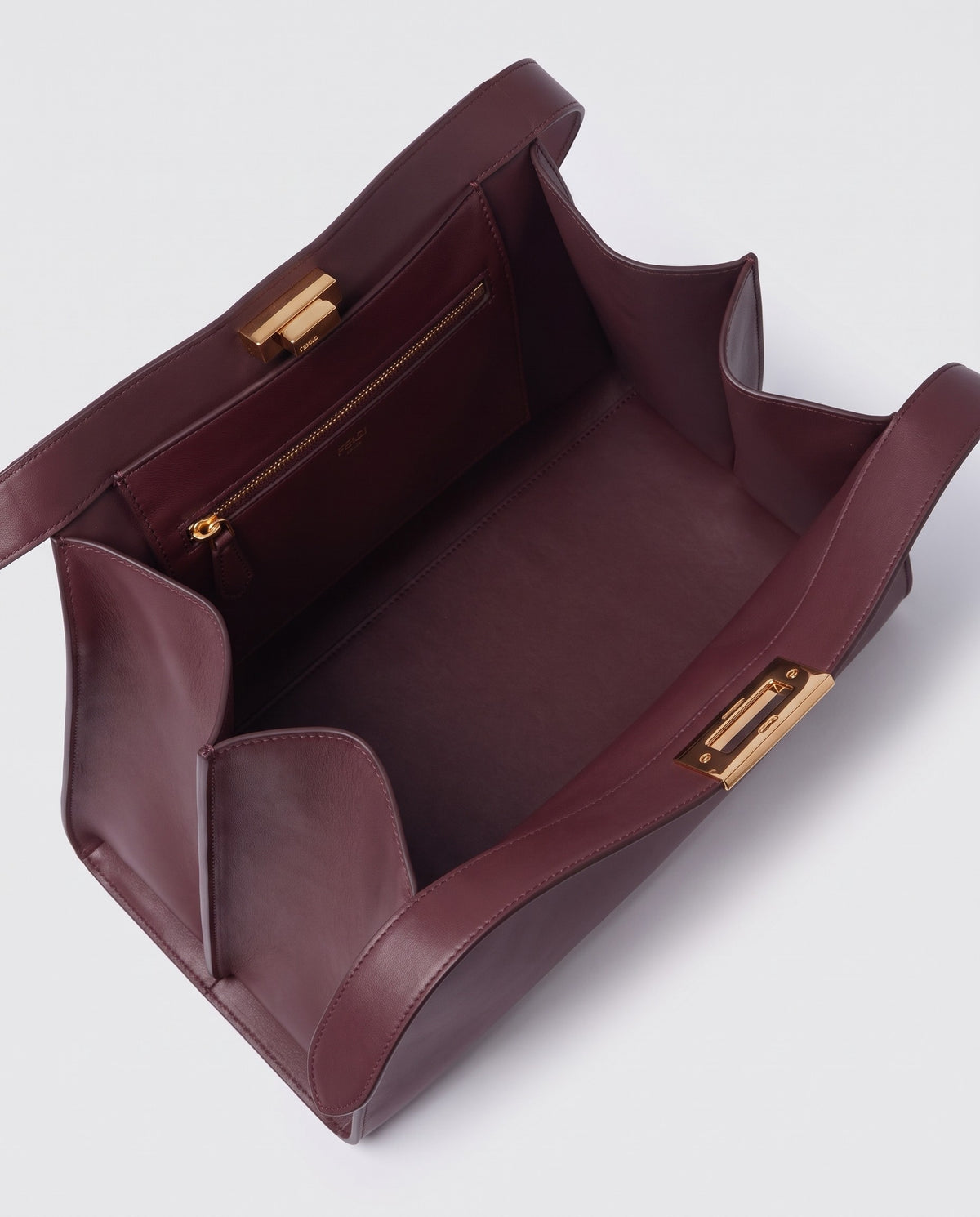 Siracusa leather bag in Burgundy – inside view with lining and pockets