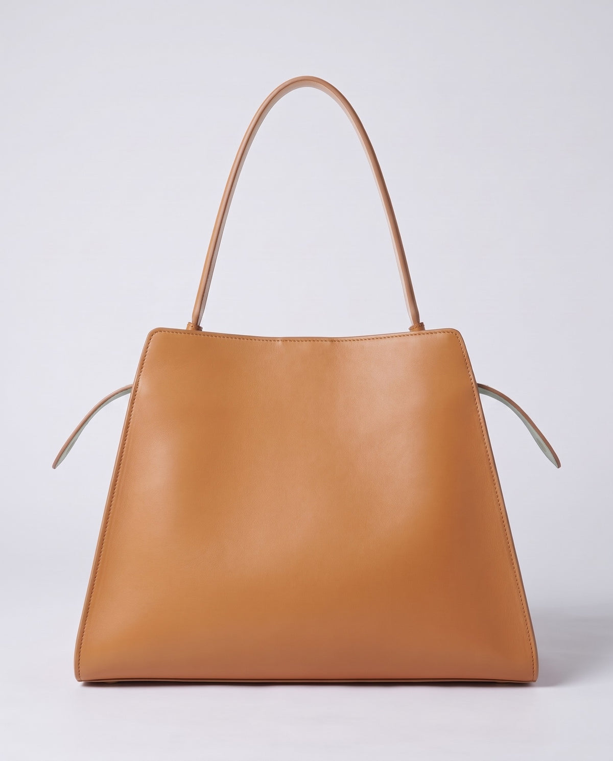 Siracusa structured leather bag in Tan – back view