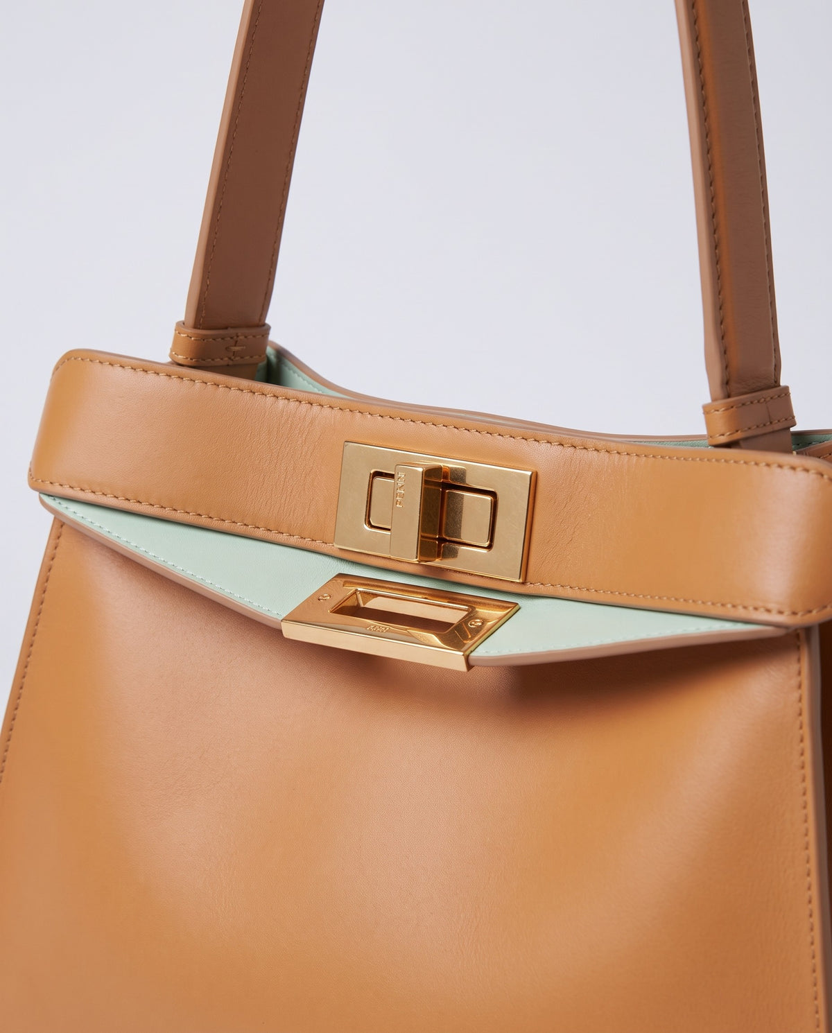 Siracusa leather bag in Tan – gold turn-lock clasp detail