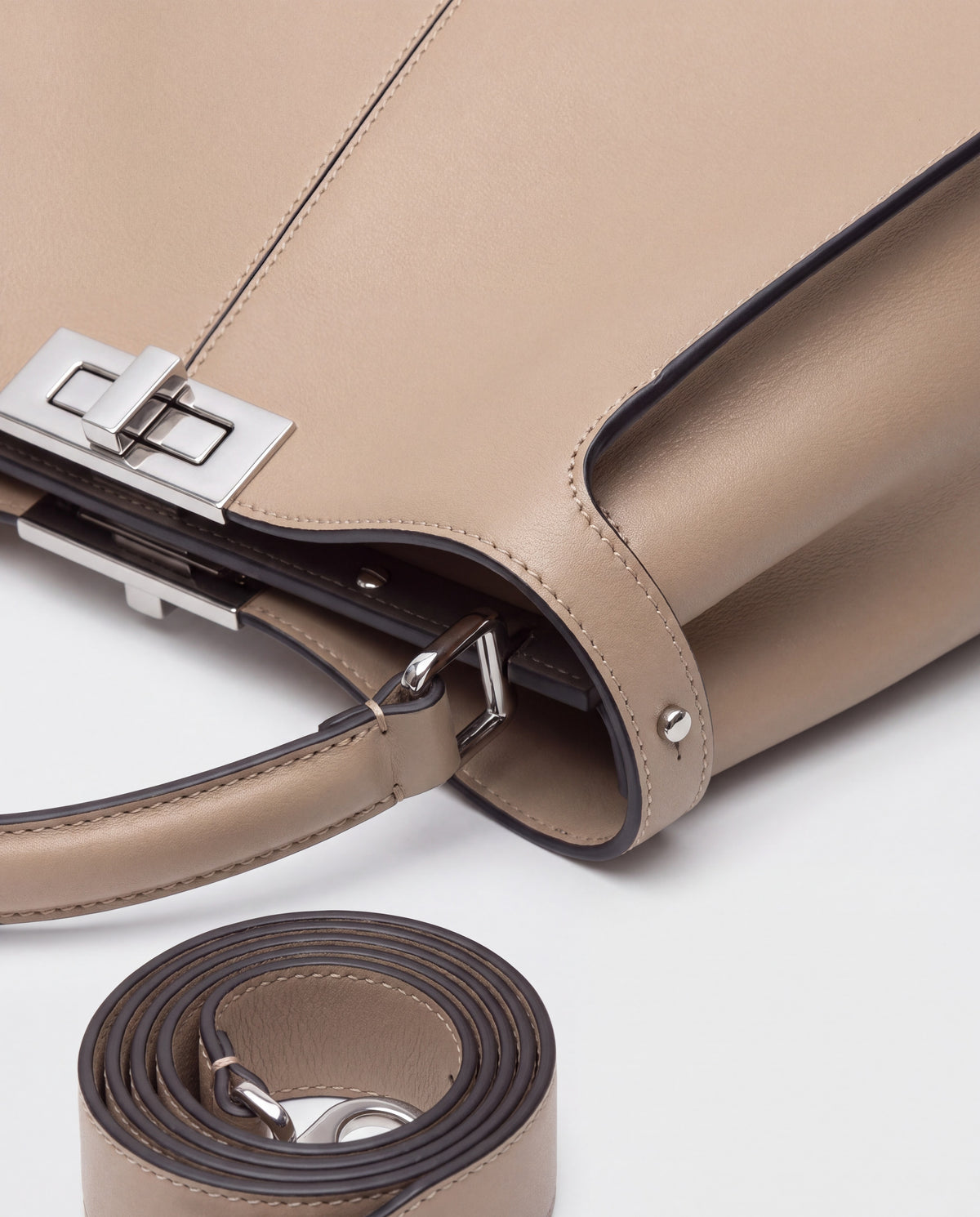 Sola bag in Beige – leather detail