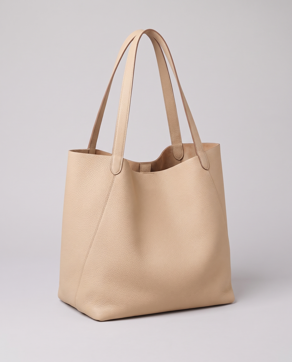 Hardware and handle detail on the Valentina Tela Large bag in Beige
