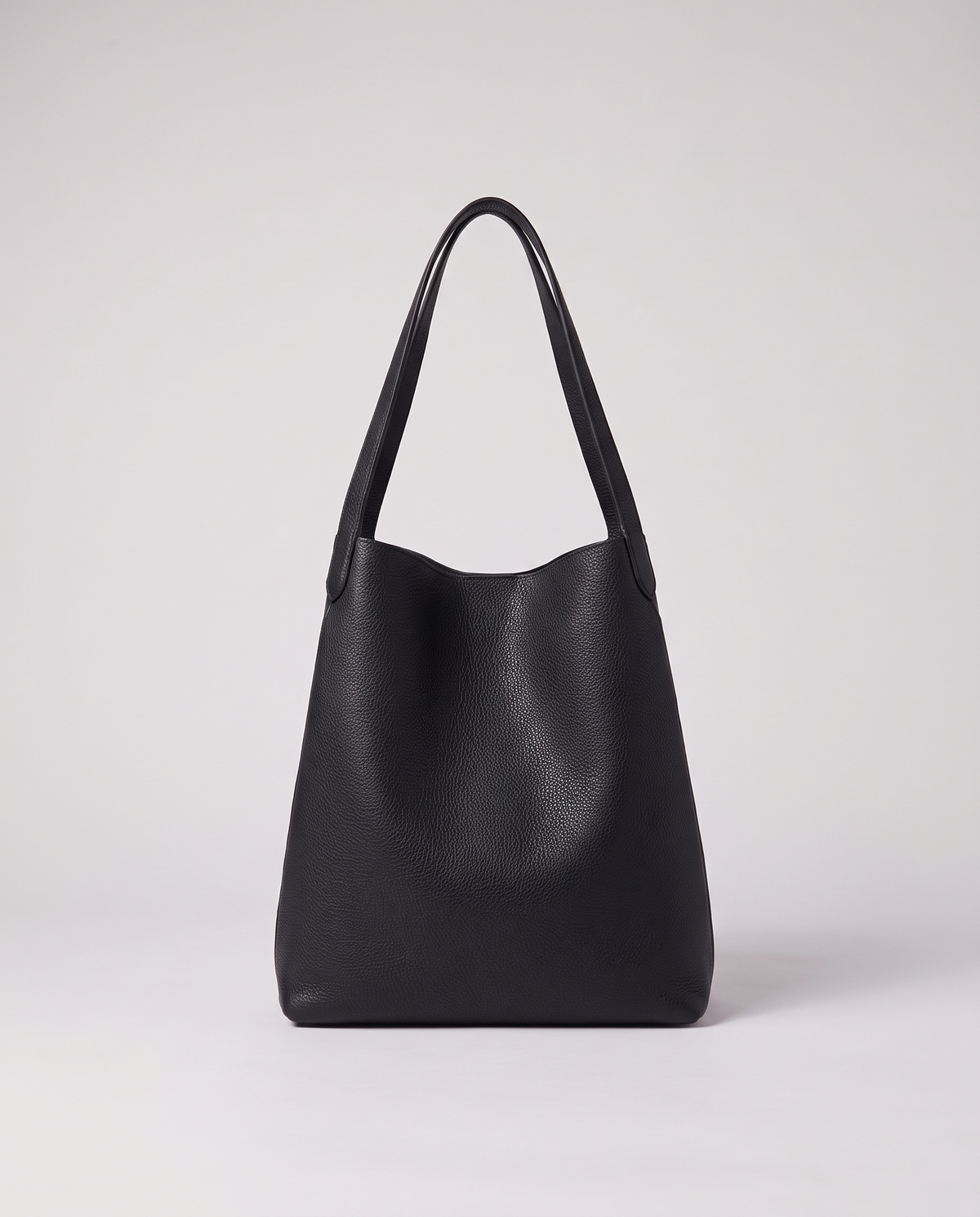 Valentina Tela Large bag in Black, three-quarter view