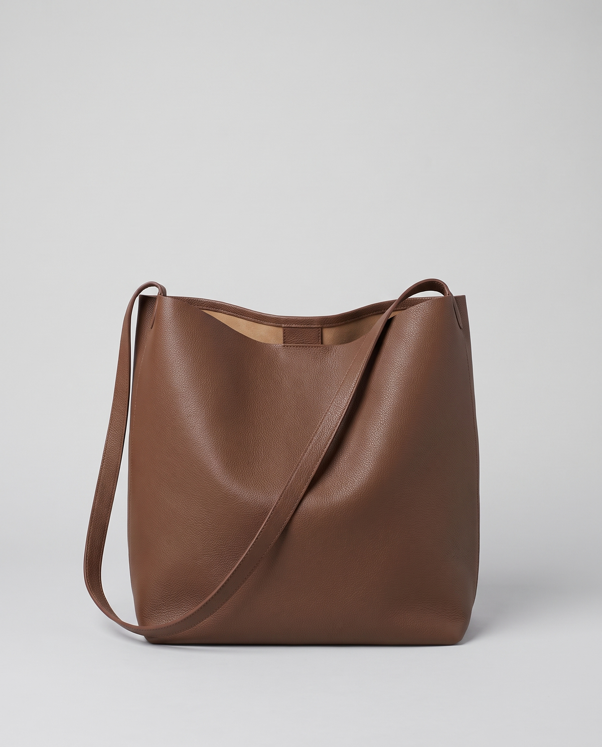 Hardware and handle detail on the Valentina Tela Large bag in Brown