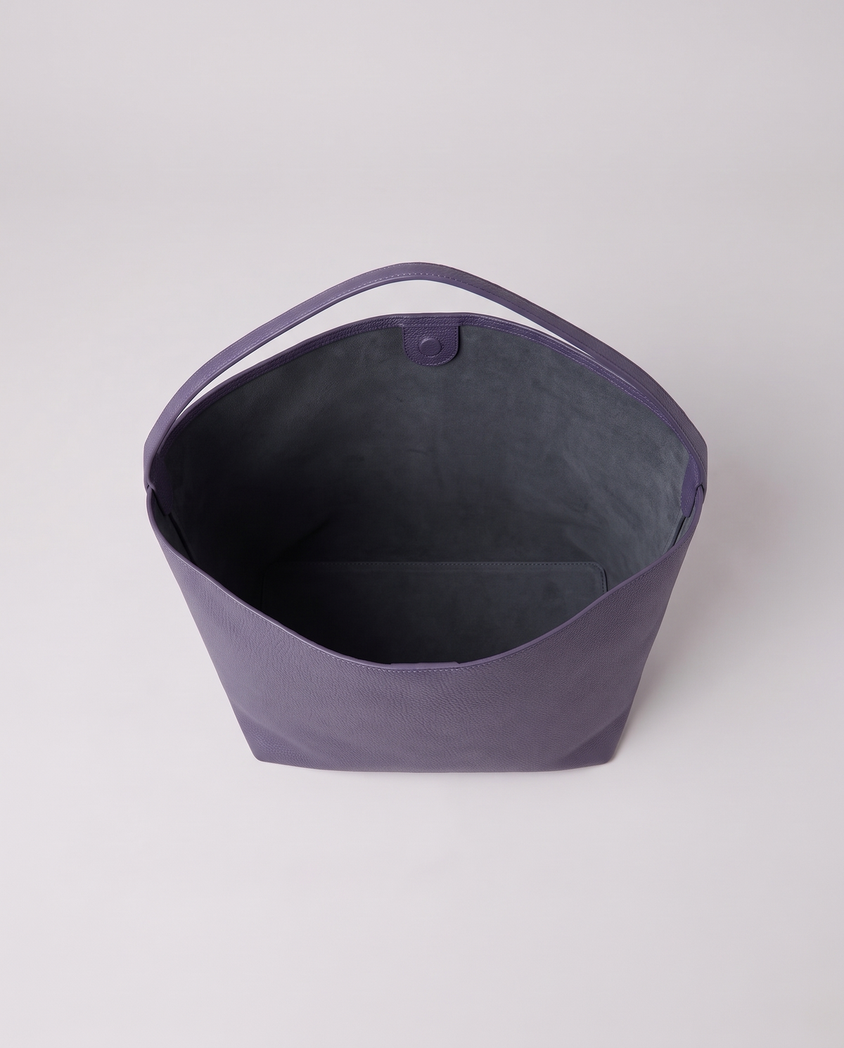 Inside the Valentina Tela Large bag in Purple