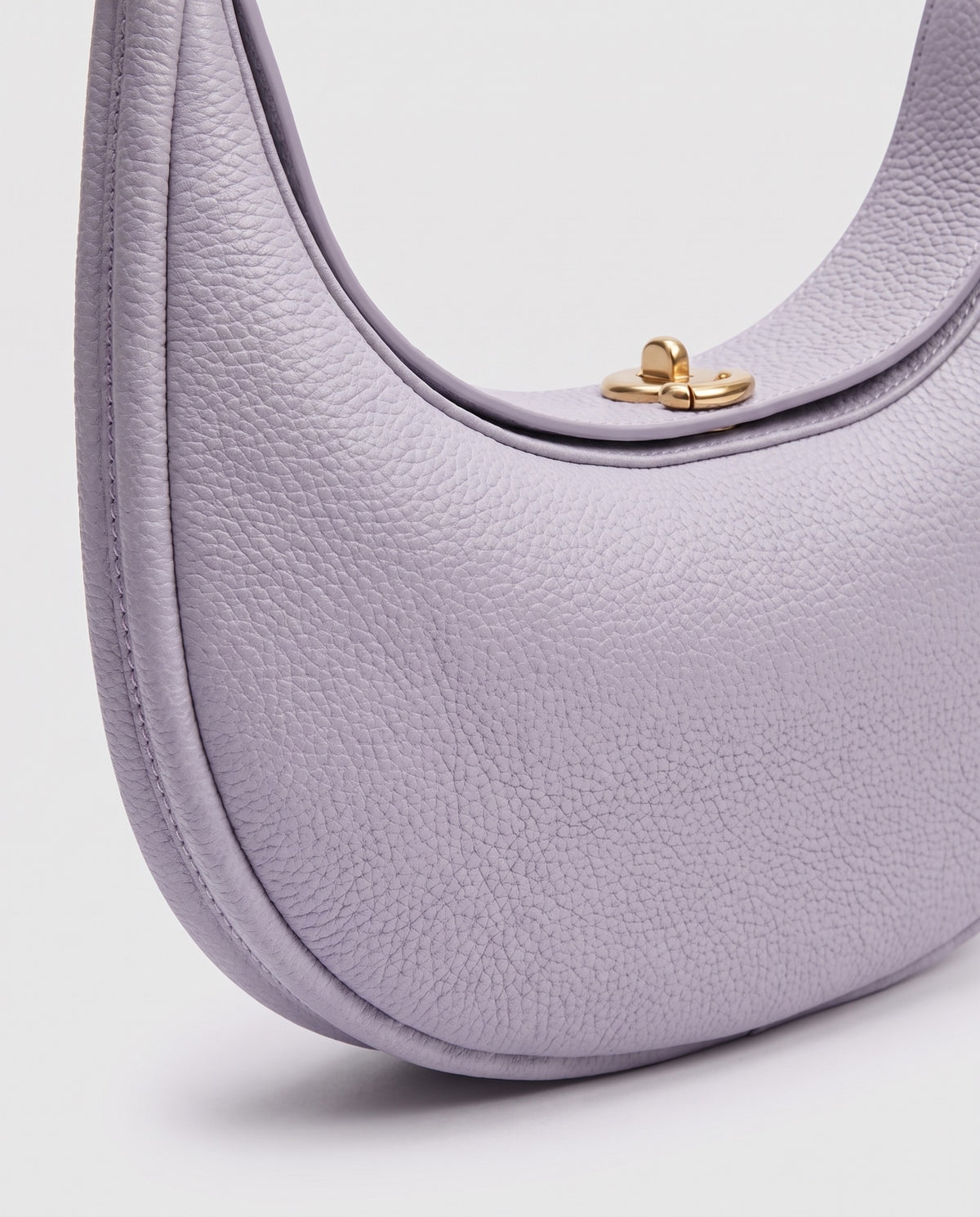 Close-up of the pebbled cowhide leather on the Todi bag in Lavender