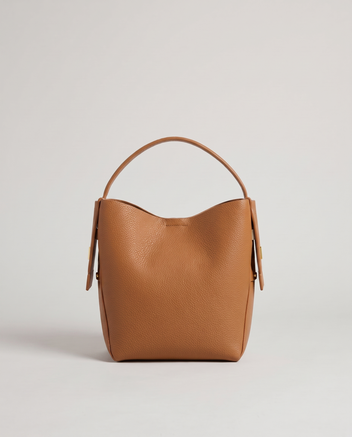 Transit leather bucket bag in Caramel – back view