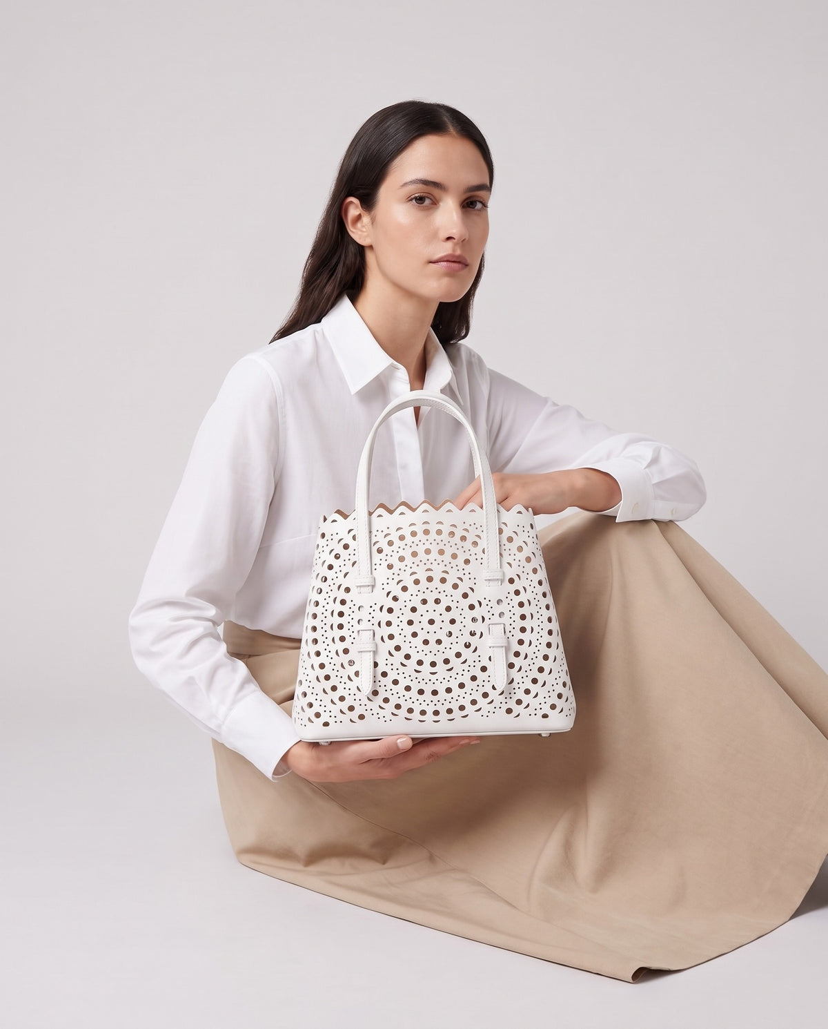 Valentina Urbino Large bag in White, three-quarter view