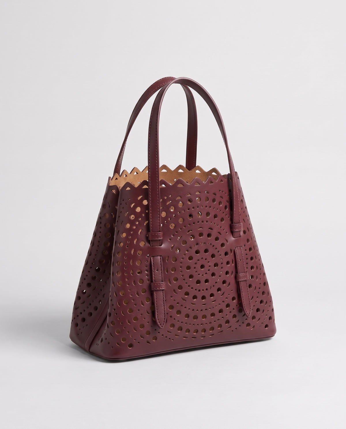Valentina Urbino Medium bag in Burgundy, front view