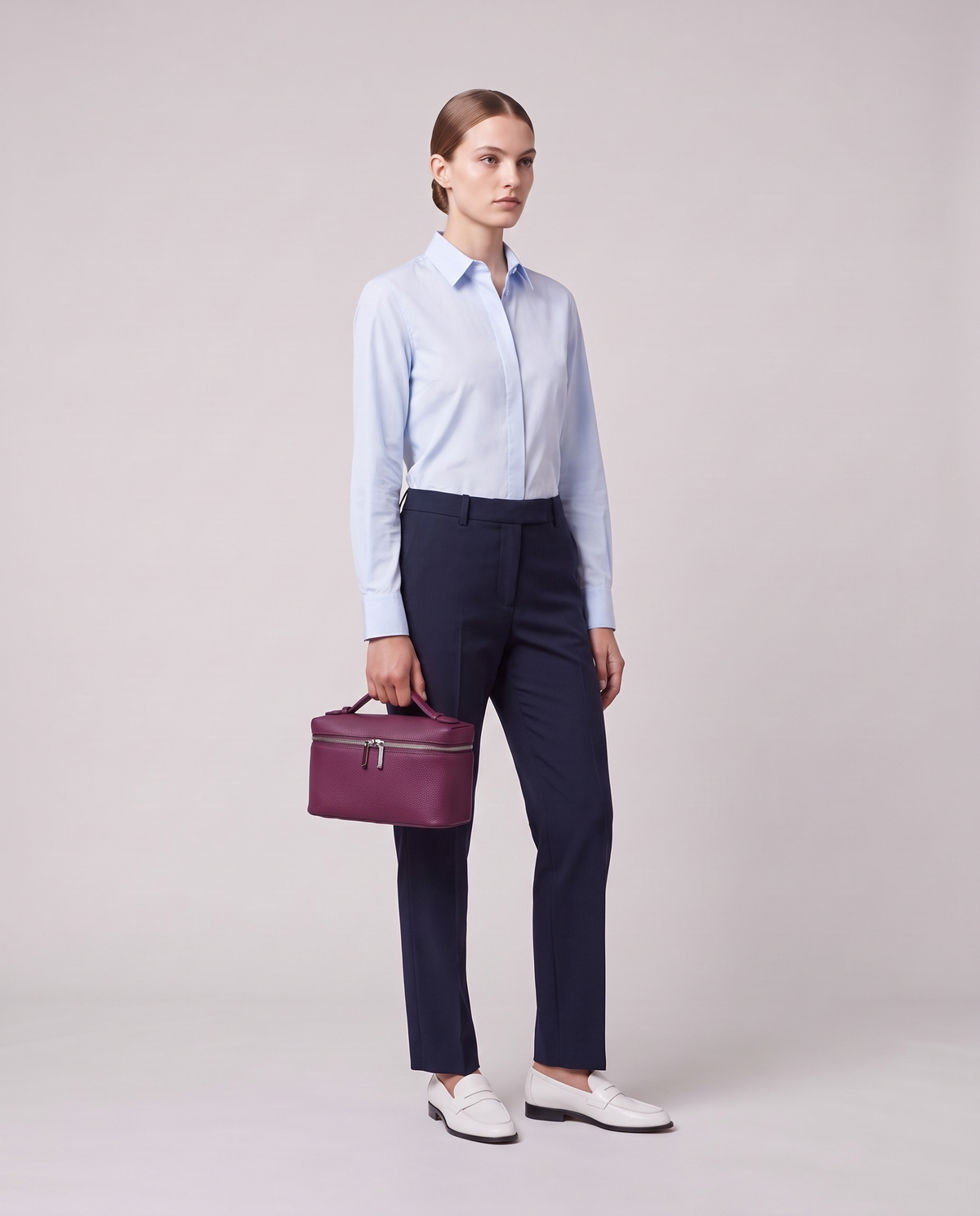 Model carrying the Valentina Bosa bag in Black