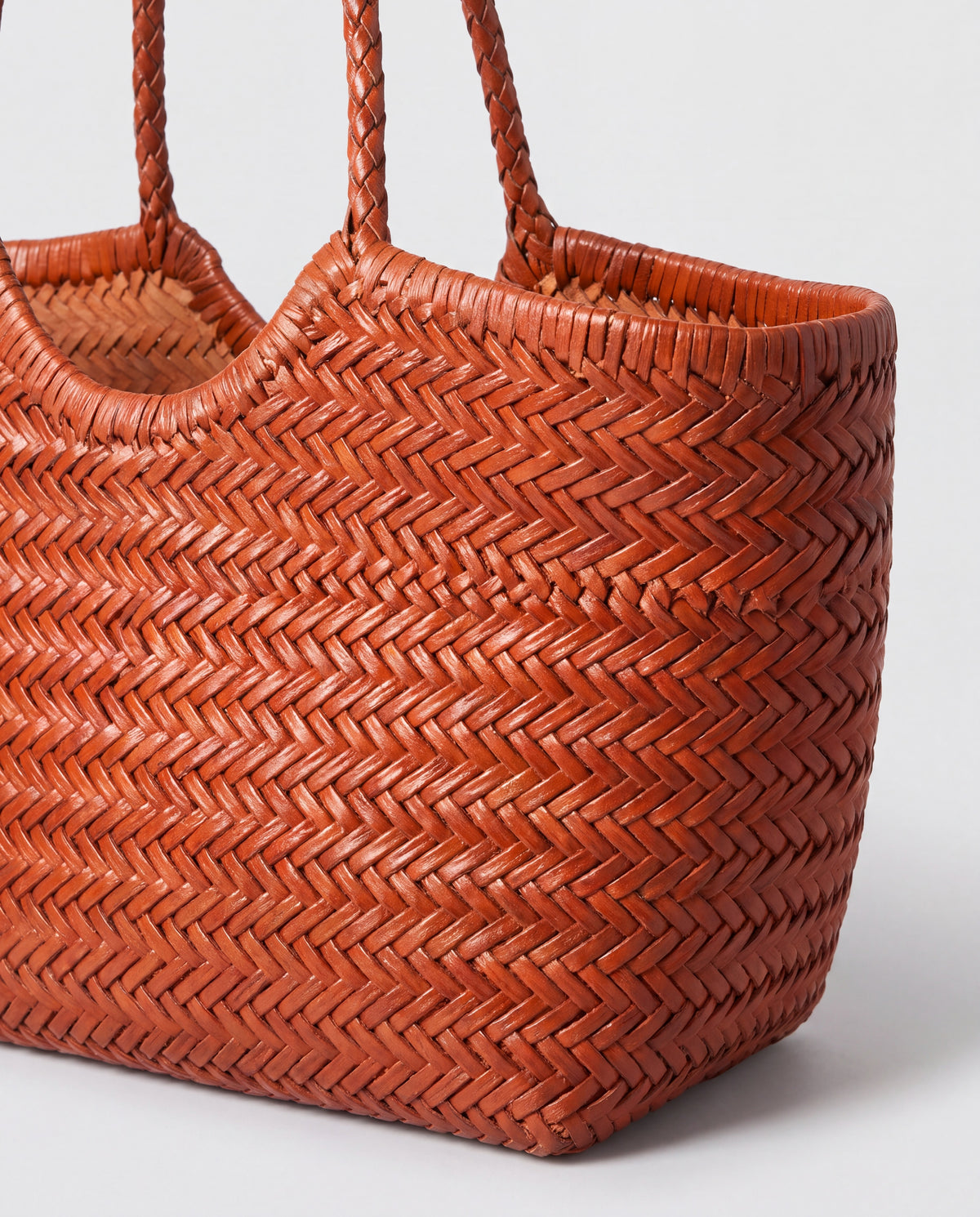 Weave bag in Rust – leather detail